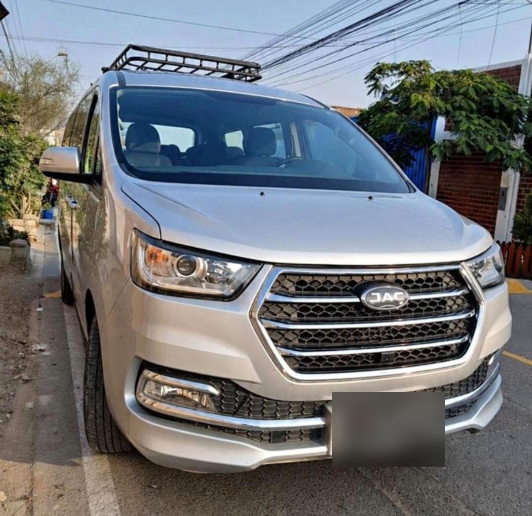 Unidad de J&J Tours para servicios hacia Huaral